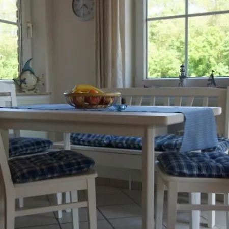 4 Personen Mit Zwei Toiletten In *